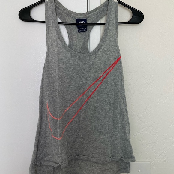 Nike Woman’s Workout Tank Top- EUC - Picture 1 of 4